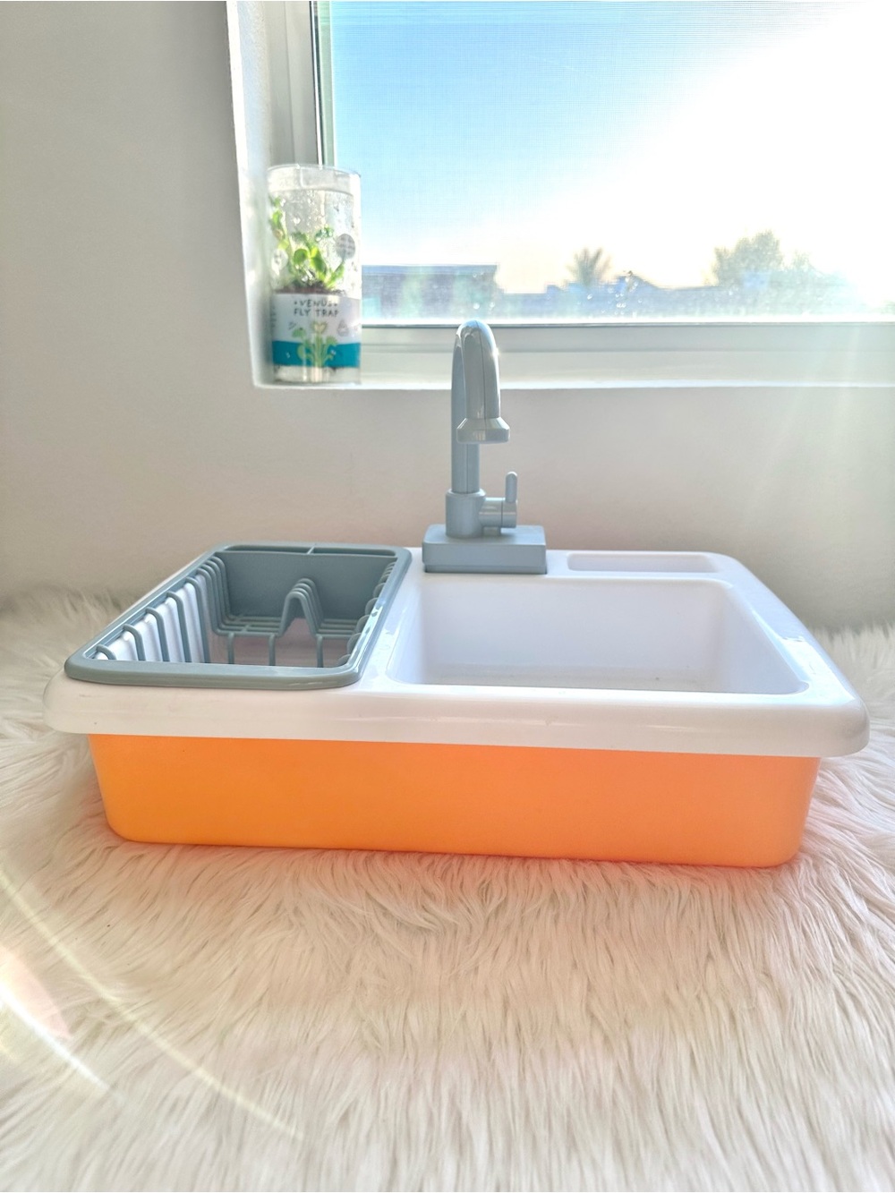 ORANGE TOY SINK